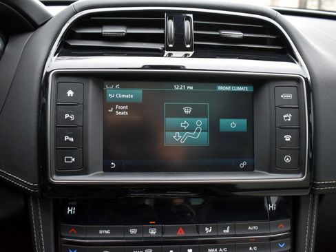 Used 2018 Jaguar F-PACE R-Sport image 21