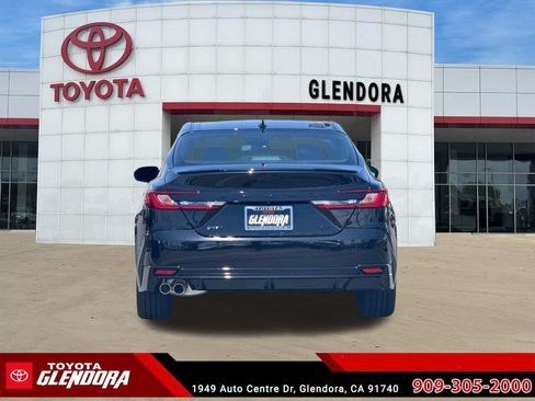 New 2026 Toyota Camry Hybrid FWD image 9