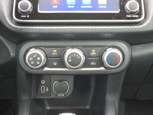 Used 2021 Nissan Kicks S image 17