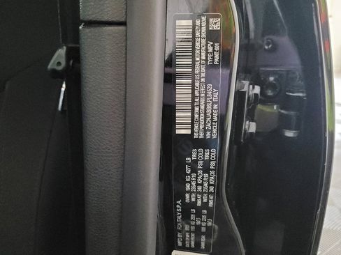 Used 2020 Jeep Renegade Latitude FWD image 33