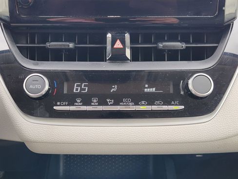 Used 2025 Toyota Corolla LE FWD image 22