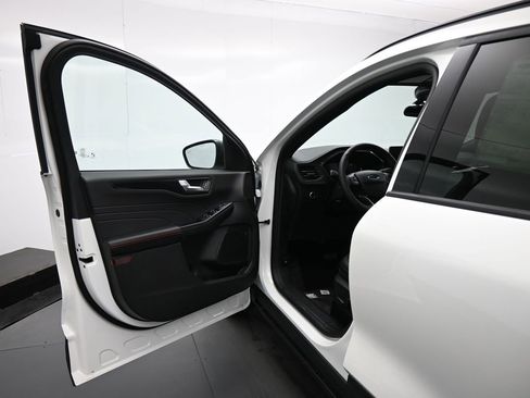 New 2025 Ford Escape ST-Line w/ Tech Pack #1 image 8