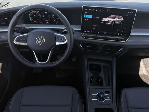 New 2026 Volkswagen Tiguan SE FWD image 14