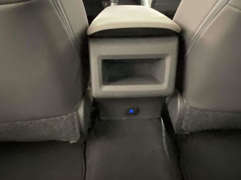 Used 2019 Toyota Camry LE image 11