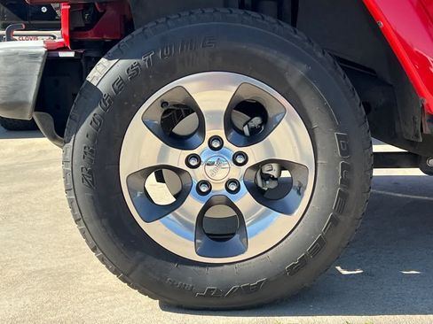 Used 2018 Jeep Wrangler Unlimited Sahara AWD/4WD image 12