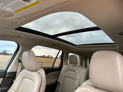 Used 2021 Lincoln Aviator Reserve w/ Equipment Group 201A image 22