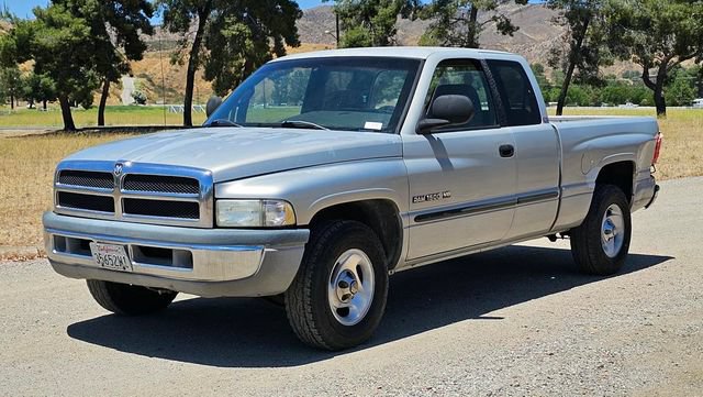 Used 2000 Dodge Ram 1500 Truck 2WD Club Cab image 2