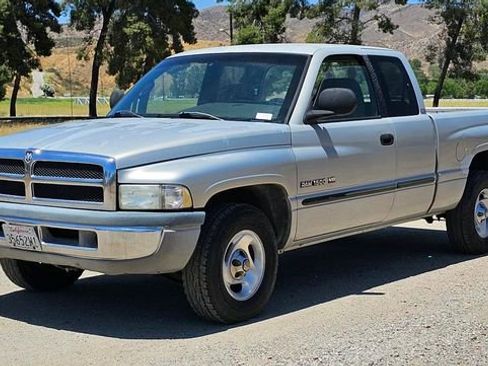 Used 2000 Dodge Ram 1500 Truck 2WD Club Cab image 2