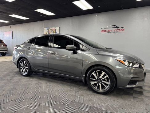 Used 2021 Nissan Versa SV image 2