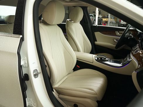 Used 2017 Mercedes-Benz E 300 image 4