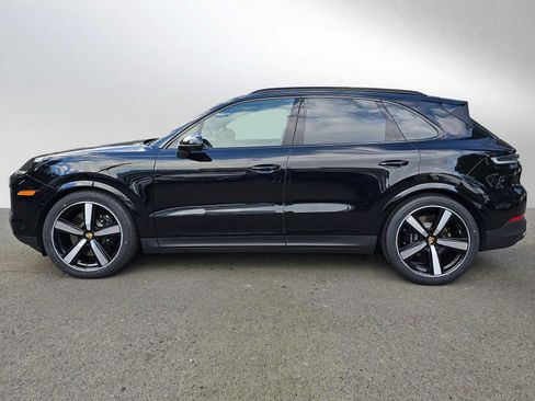 Used 2024 Porsche Cayenne S image 6