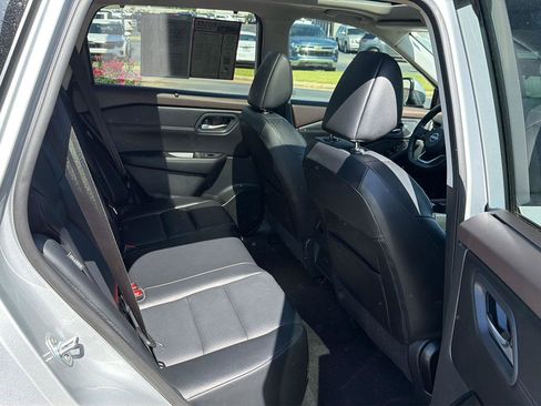 Used 2022 Nissan Rogue SV w/ SV Premium Package image 12