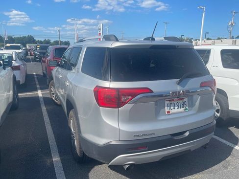 Used 2017 GMC Acadia SLE FWD image 3