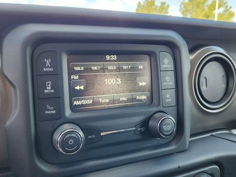 Used 2019 Jeep Wrangler Unlimited Sport S AWD/4WD image 17