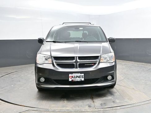 Used 2019 Dodge Grand Caravan SXT image 2