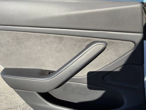 Used 2018 Tesla Model 3 Long Range image 32