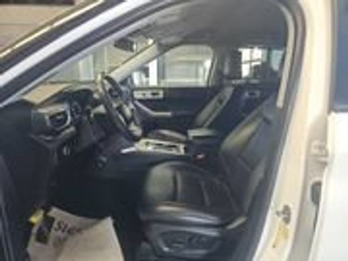 Used 2023 Ford Explorer Limited w/ Equipment Group 301A AWD/4WD image 8