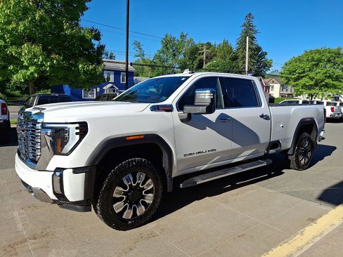 Used 2024 GMC Sierra 2500 Denali w/ Denali Reserve Package AWD/4WD image 3