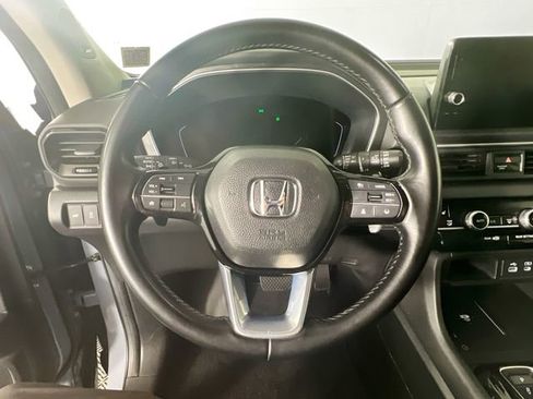 Used 2024 Honda Pilot Touring image 13
