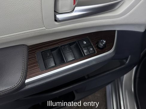 Used 2024 Toyota Sienna XLE FWD image 11