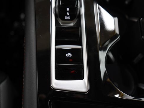 Used 2024 Volkswagen Atlas Peak Edition SEL AWD/4WD image 25