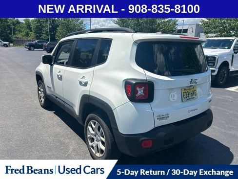 Used 2017 Jeep Renegade Latitude AWD/4WD image 6