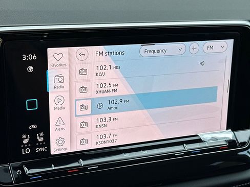 New 2026 Volkswagen Atlas SE FWD image 17