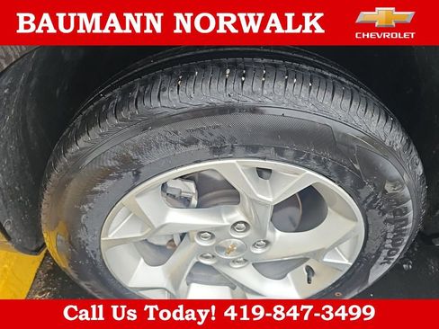 Used 2025 Chevrolet Trax LS w/ LS Convenience Package FWD image 9
