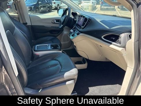 Used 2022 Chrysler Pacifica Touring-L AWD/4WD image 5