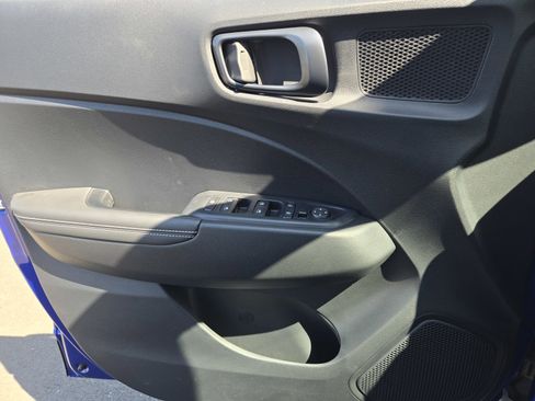 New 2025 Hyundai Venue Limited image 16