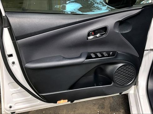 Used 2021 Toyota Prius L Eco image 21
