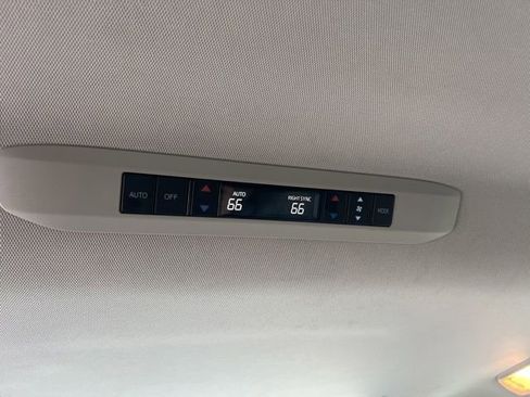 Used 2024 Toyota Sienna XLE image 34