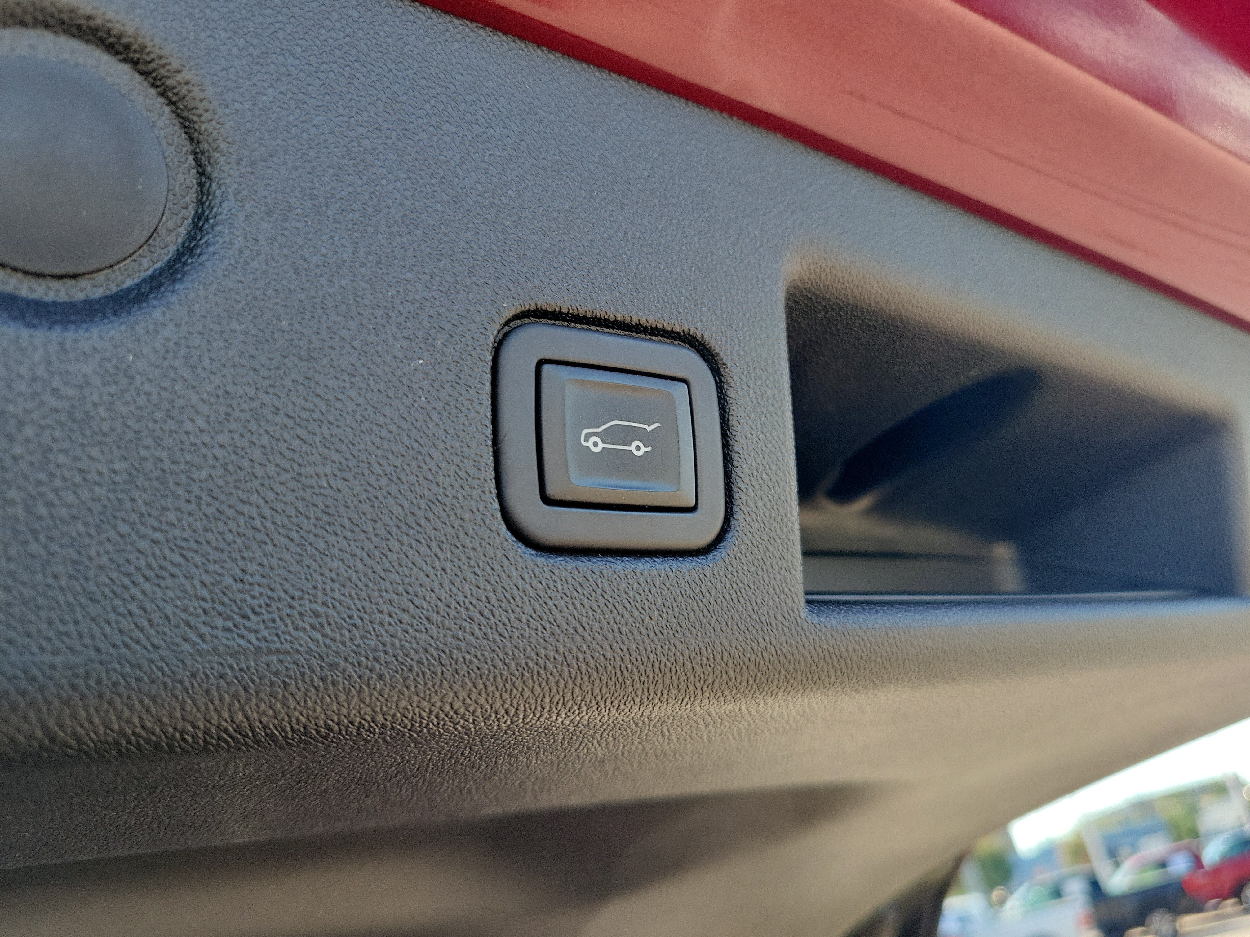 Used 2020 Chevrolet Equinox LT w/ Sport Edition FWD image 8