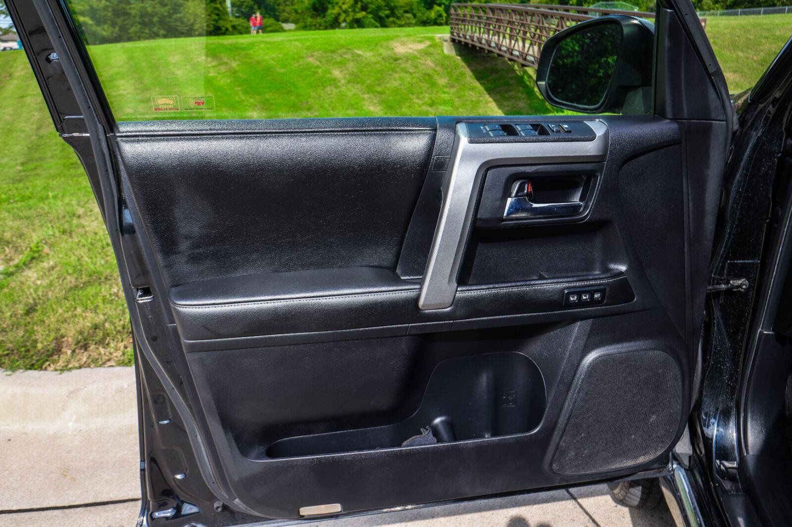 Used 2014 Toyota 4Runner Limited AWD/4WD image 34