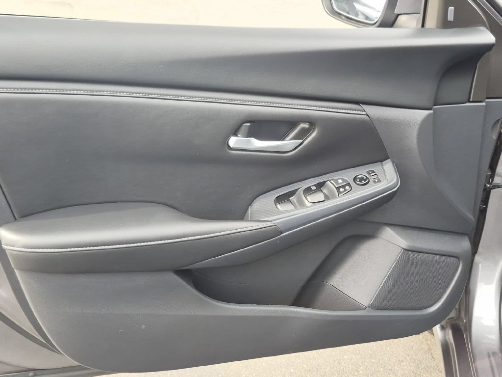 Used 2025 Nissan Sentra SV FWD image 11