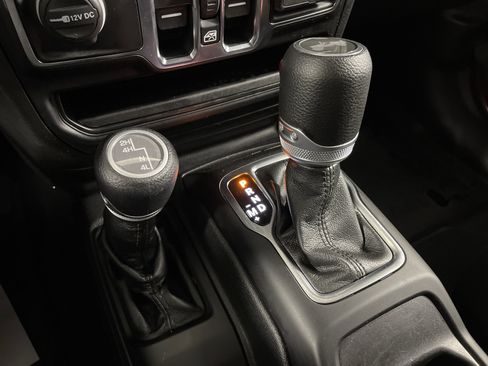 Used 2021 Jeep Wrangler Unlimited Willys image 25