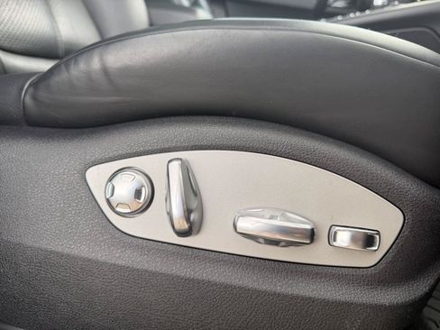 Used 2020 Porsche Macan AWD/4WD image 30