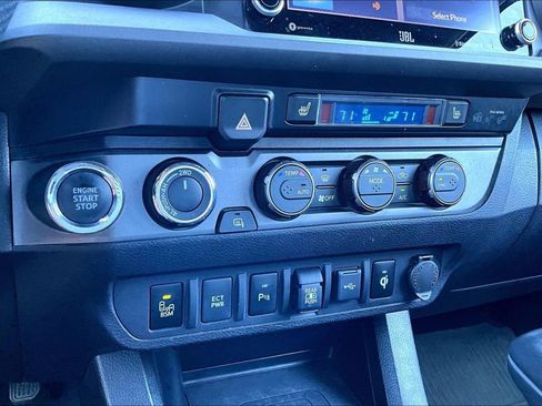 Used 2021 Toyota Tacoma TRD Sport w/ TRD Premium Sport Package AWD/4WD image 31