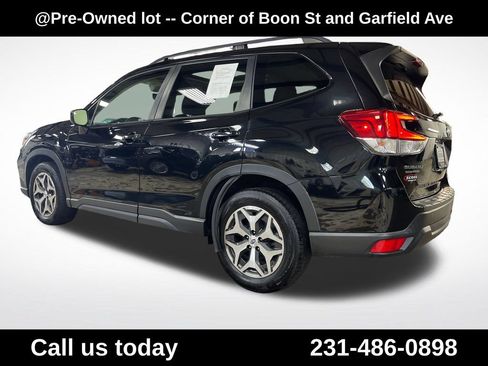 Used 2021 Subaru Forester Premium w/ Popular Package #1 AWD/4WD image 3