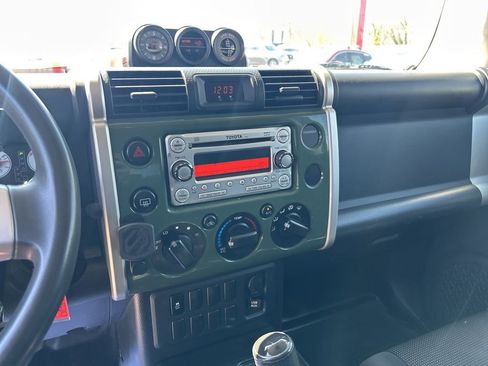 Used 2013 Toyota FJ Cruiser 4WD w/ Convenience Pkg image 12