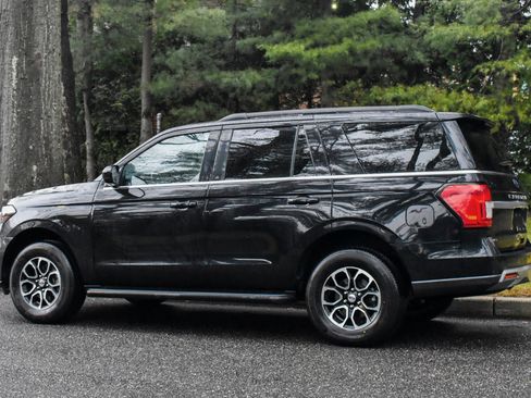 Used 2024 Ford Expedition XLT image 5