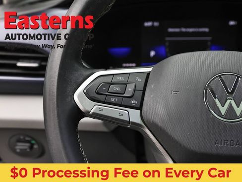 Used 2022 Volkswagen Taos SE w/ Panoramic Sunroof Package AWD/4WD image 15