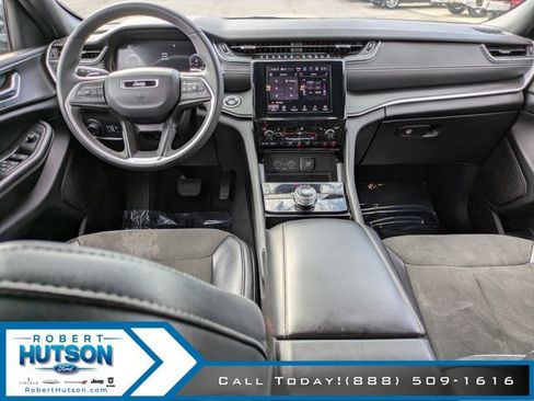 Used 2023 Jeep Grand Cherokee L Laredo image 16
