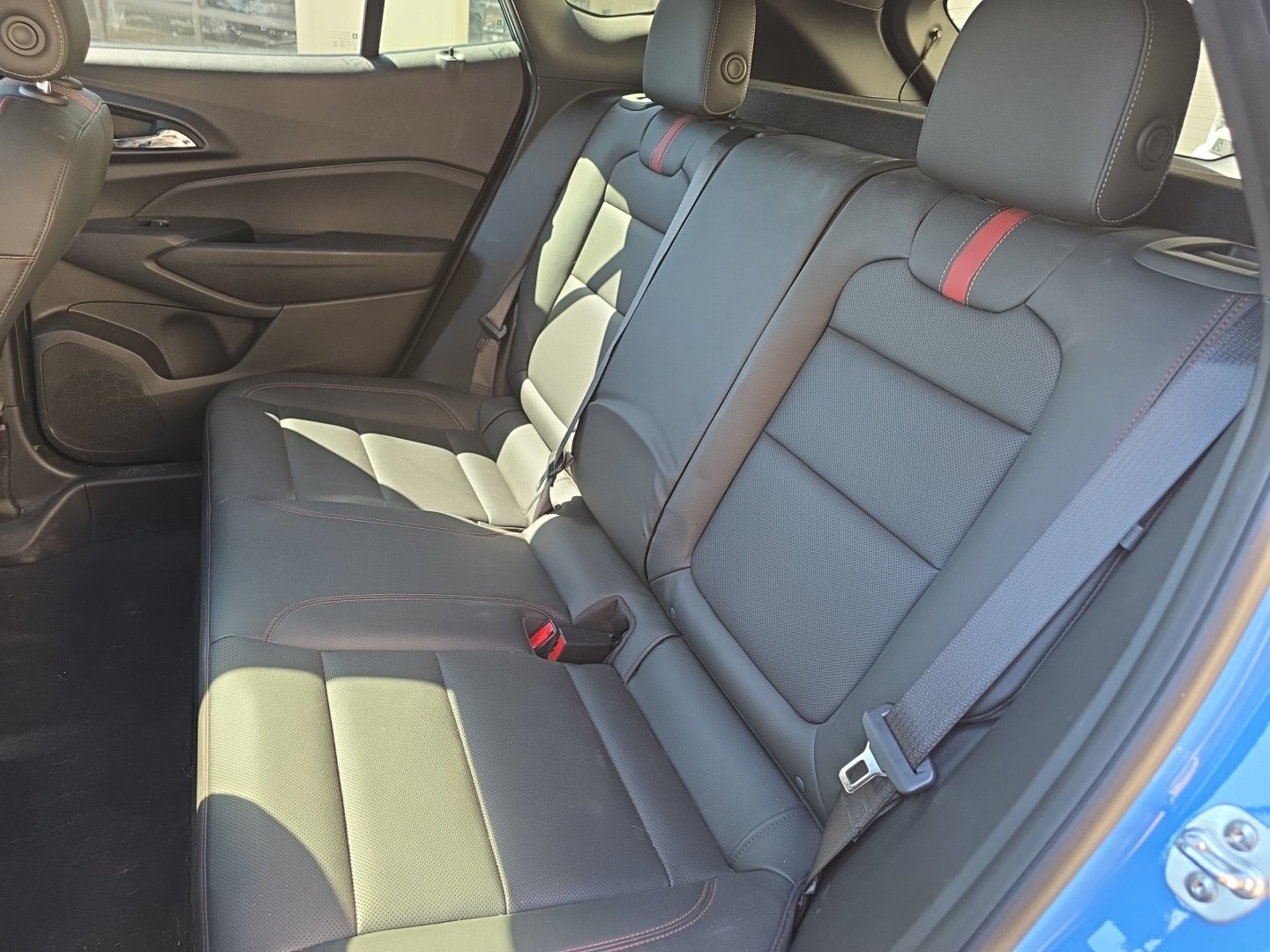 Used 2024 Chevrolet Trax RS w/ Sunroof Package FWD image 21