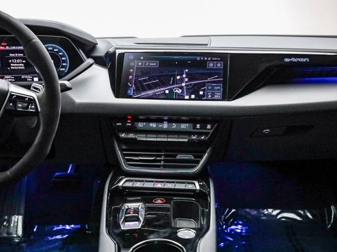 Used 2024 Audi e-tron GT Premium Plus image 22