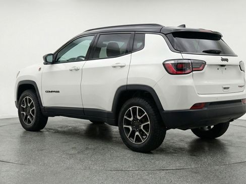 Used 2025 Jeep Compass Trailhawk image 6