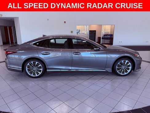 Used 2023 Lexus LS 500 w/ Accessory Package (Z2) image 9