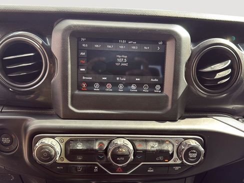 Used 2022 Jeep Gladiator Sport image 17