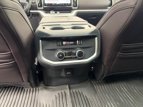 Used 2025 Ford Expedition Max Platinum w/ Platinum Ultimate Package AWD/4WD image 14