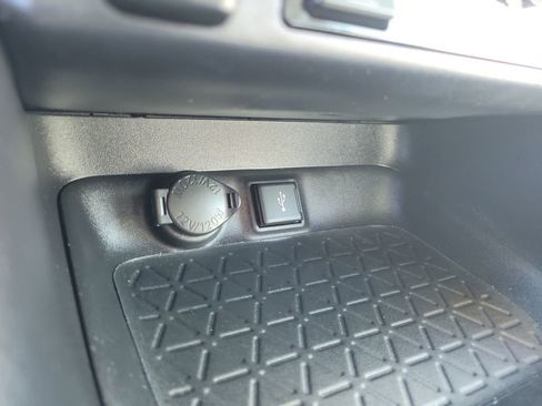 Used 2021 Toyota RAV4 XLE Premium image 22